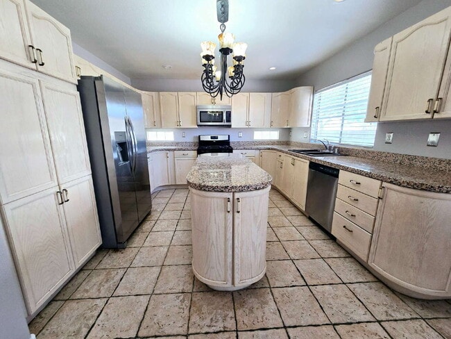 Building Photo - "Spacious 3-Bed Oasis with 2.5 Baths on Funston Way, Las Vegas - 2,264 Sq. Ft. of Comfort!"