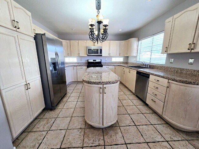 Foto del edificio - "Spacious 3-Bed Oasis with 2.5 Baths on Funston Way, Las Vegas - 2,264 Sq. Ft. of Comfort!"