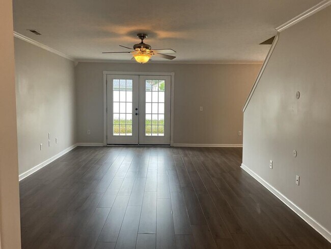 Foto del edificio - 347 Thistle Ln
