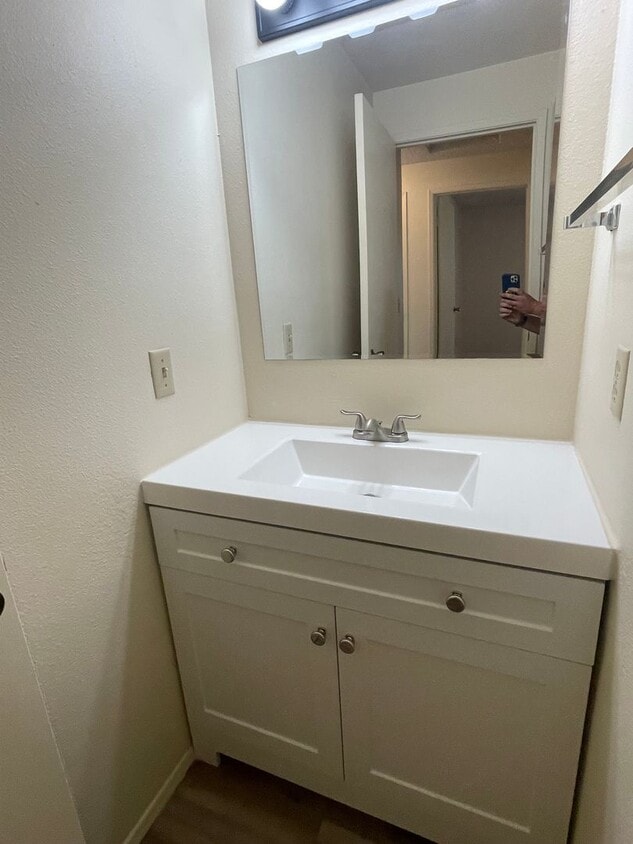Primary Photo - Charming & Convenient 2-Bedroom Apartment ...