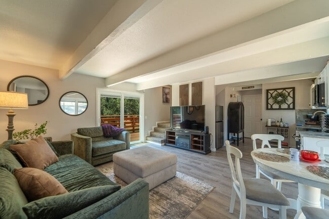 Building Photo - 19220 Pleasantview Dr