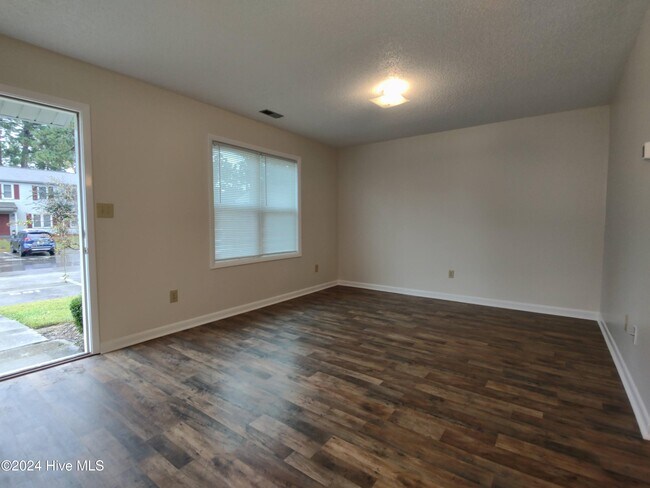 Foto del edificio - 10 Portwest Townhouses Dr