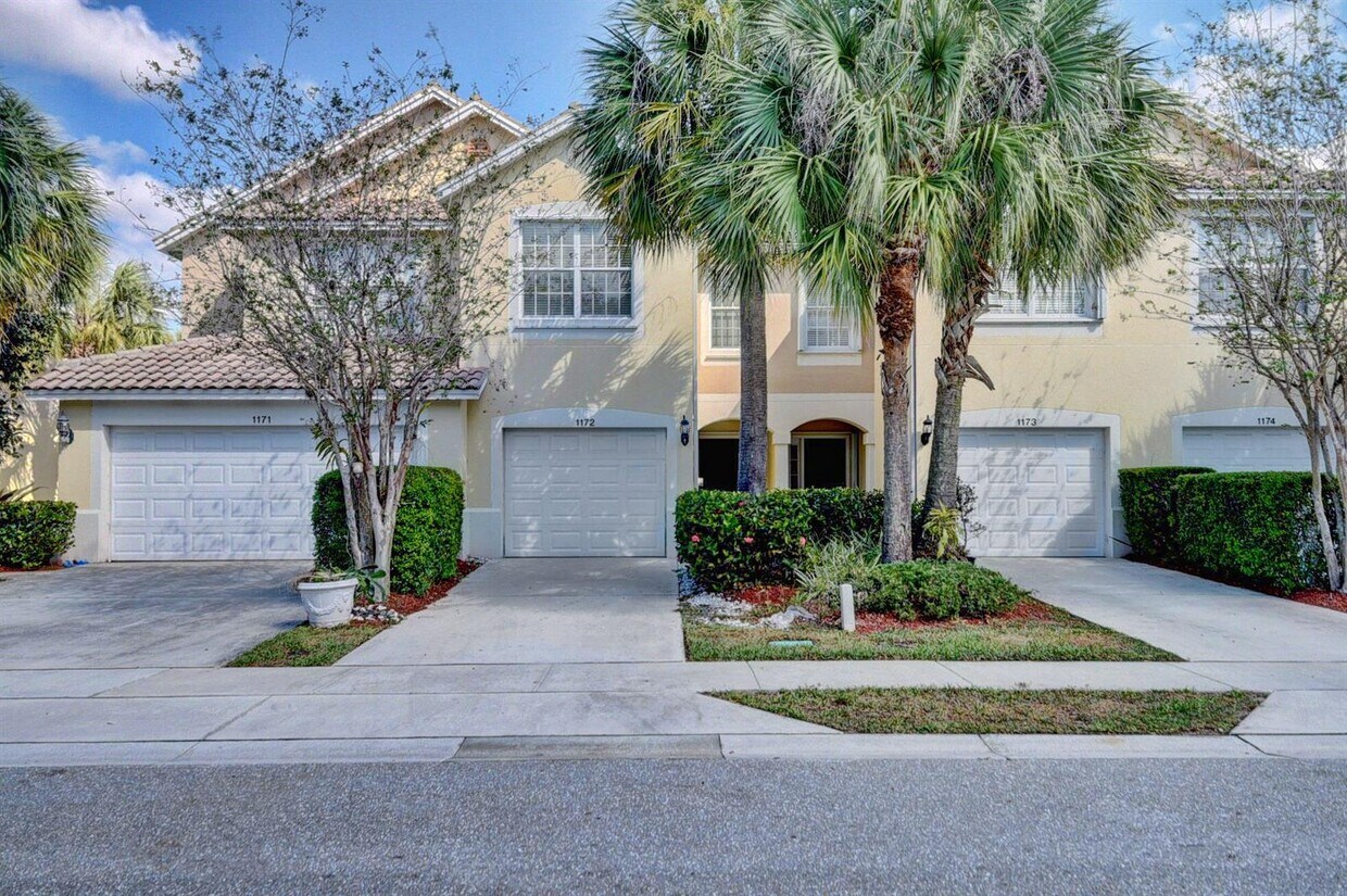 1172 Pinewood Lake Ct, Greenacres, FL 33415 Townhome Rentals in