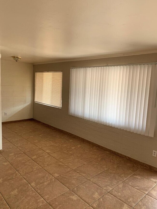 Foto del edificio - 3121-3129 E Terra Alta Blvd