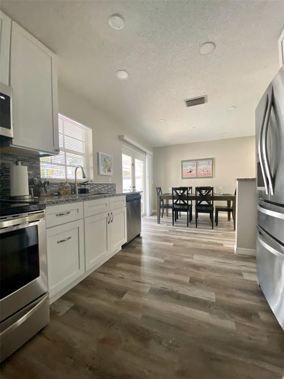 Foto del edificio - 8024 Candlewoode Dr