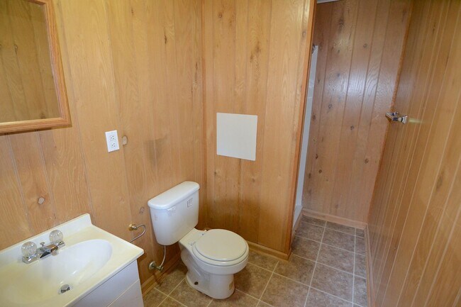 Building Photo - Great 4 bed / 5 Full Bath Home Near NC Sta...
