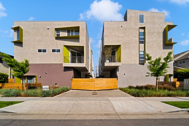 Building Photo - 1242 Gordon St