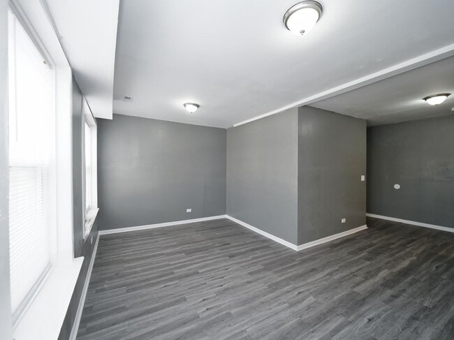Building Photo - 346 N Laramie Ave