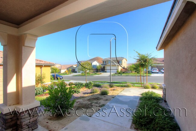 Building Photo - Spacious 4 Bed/3 Bath Home In Desirable Ca...