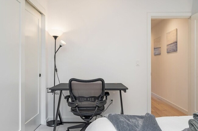Foto del edificio - 6125 Sand Point Way NE