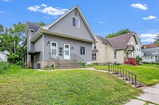 Front/side. - 315 W Pleasant St
