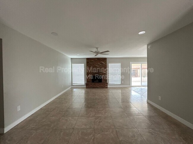 Foto del edificio - 3416 S Westfall Ave