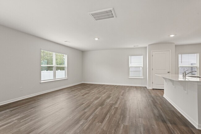 Building Photo - 153 Cranford Rd
