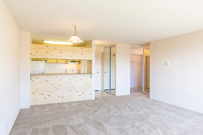 Building Photo - Le Jardin Apartments