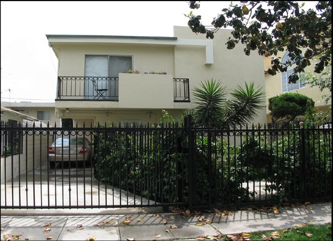 Building Photo - 4444 Vista Del Monte Ave