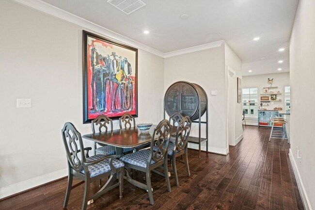 Foto del edificio - 820 Fern Pl NW