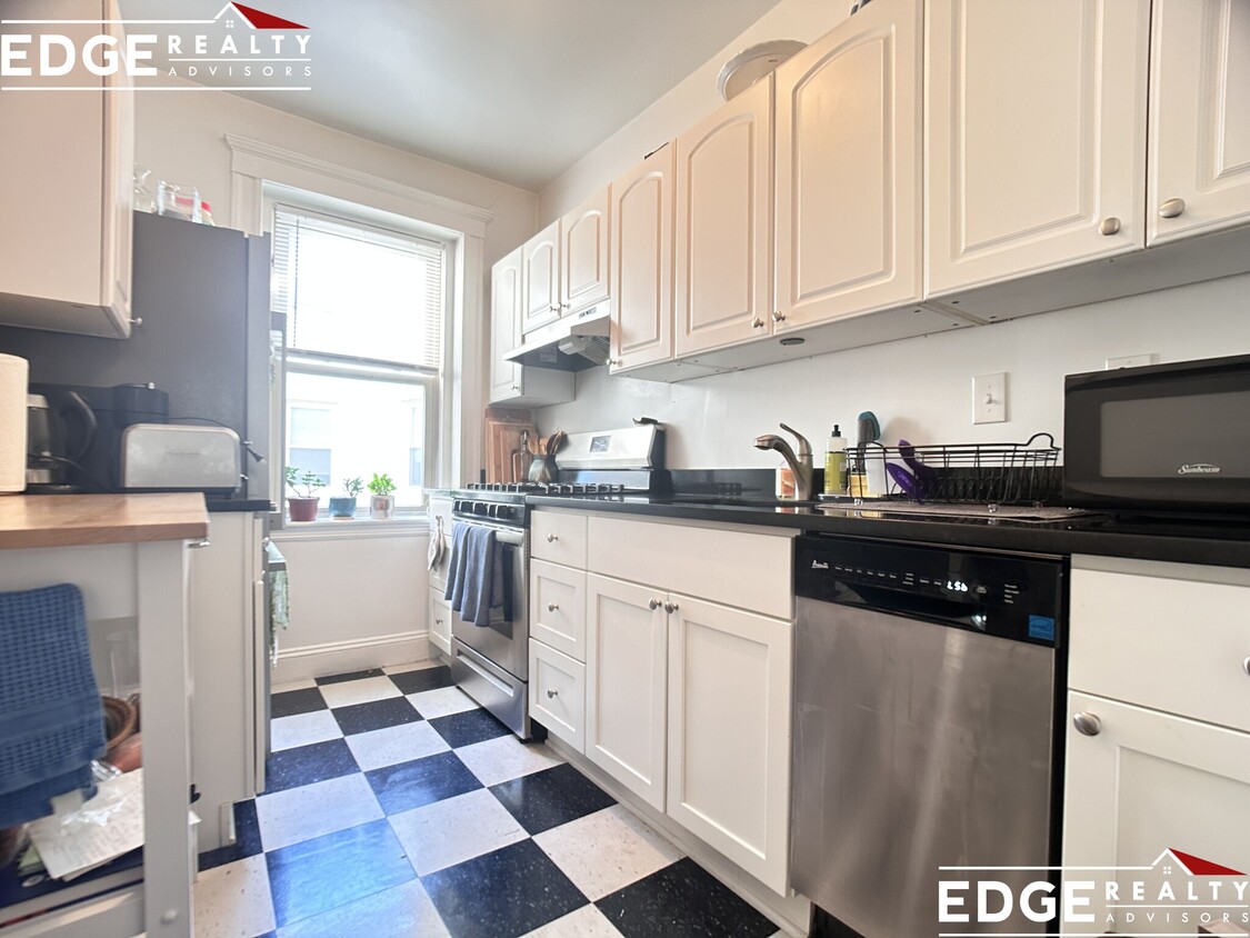 Foto principal - 119 Brainerd Rd