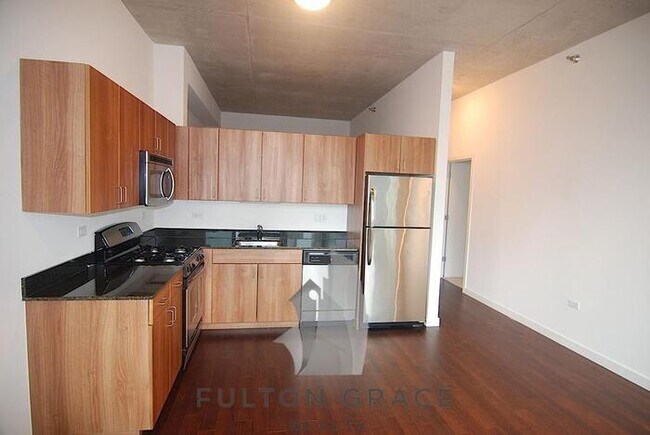 Building Photo - 230 W Van Buren St