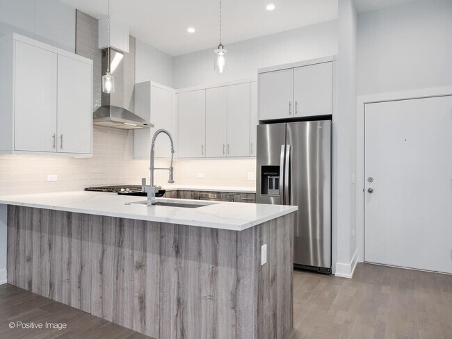 Foto del edificio - 2139 W Madison St