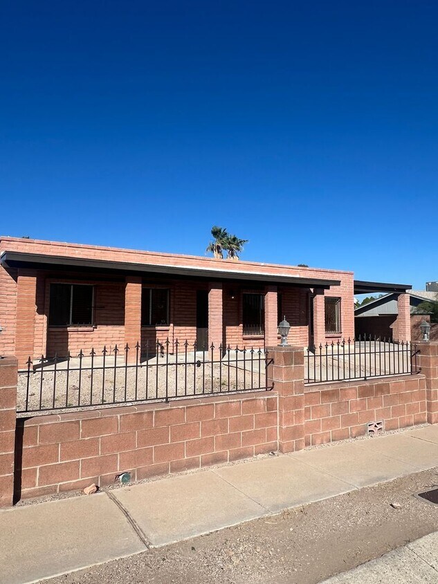 Foto principal - 3 Bedroom/ 2 Bath Home Near Mission & Vale...