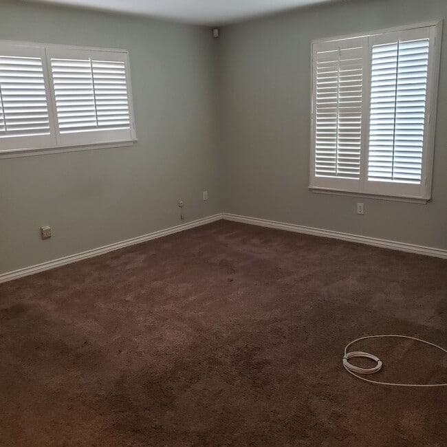 Building Photo - 5939 Petite Ct