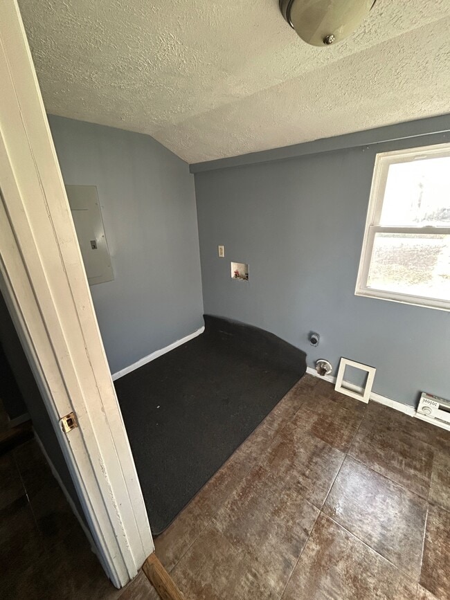 Foto del edificio - 101 W 1st St