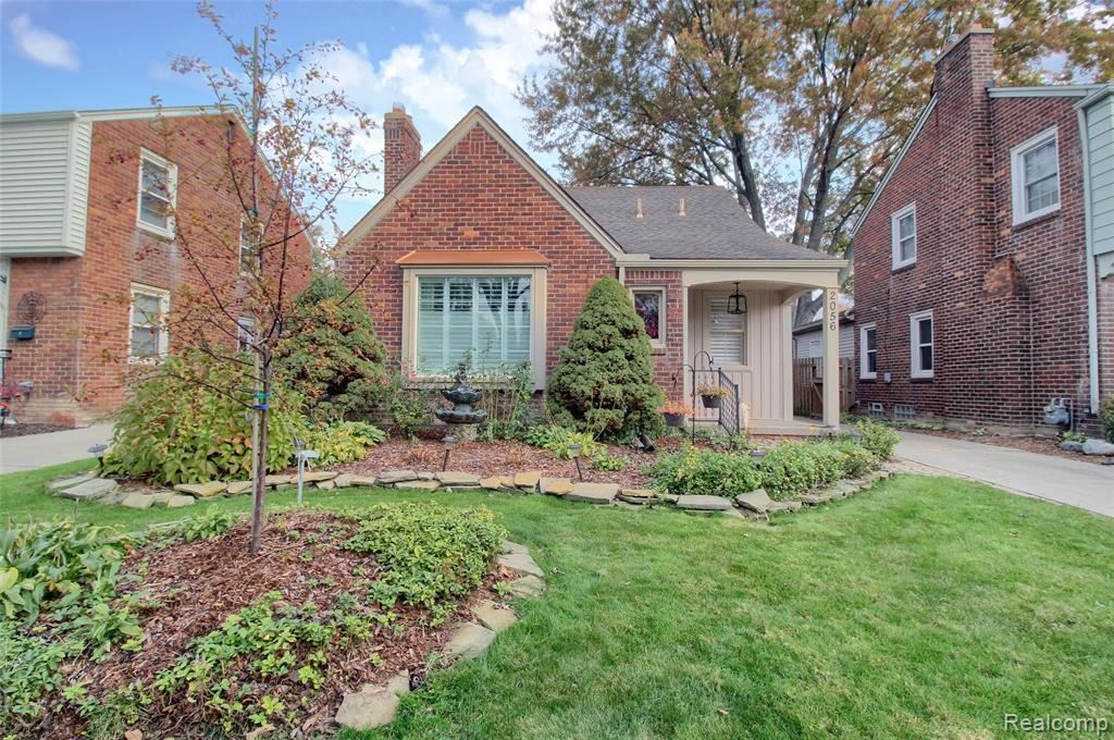 2056 Norwood Dr, Grosse Pointe Woods, MI 48236 House for Rent in