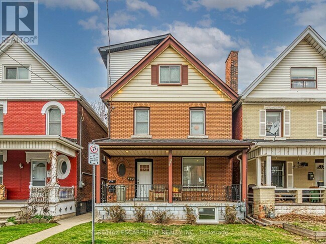 Photo du bâtiment - 333-333 Emerald St N