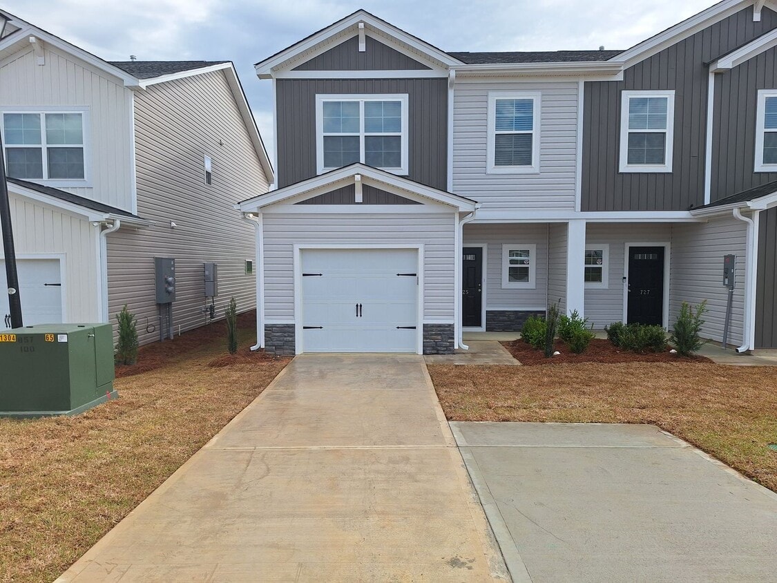 Remarkable 3 bd and 2.5 ba Townhome with Great Amenities and Close to Fort Jackson! - Remarkable 3 bd and 2.5 ba Townhome with Great Amenities and Close to Fort Jackson!