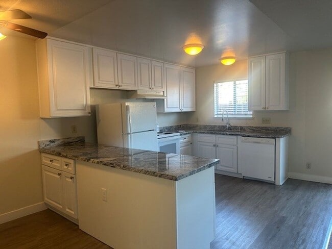 Building Photo - 55-0210