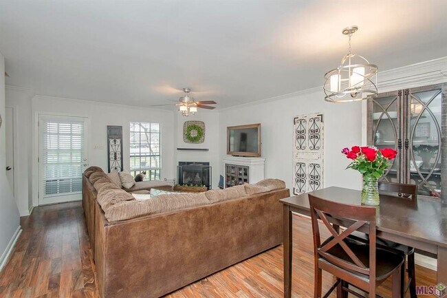 Building Photo - 2BR/2.5BA Corner Townhome – Near Woman’s H...