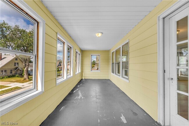 Building Photo - 18751 Monterey Ave