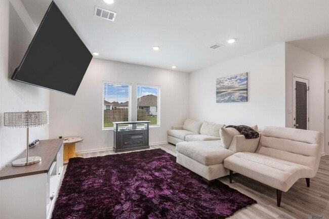 Building Photo - 12822 Sweetleaf Ave