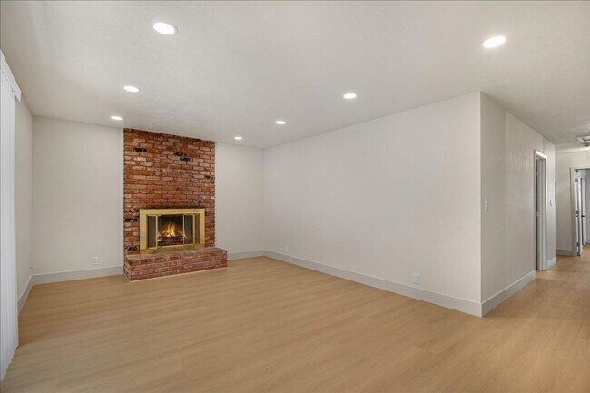 Building Photo - 10178 Alpine Dr