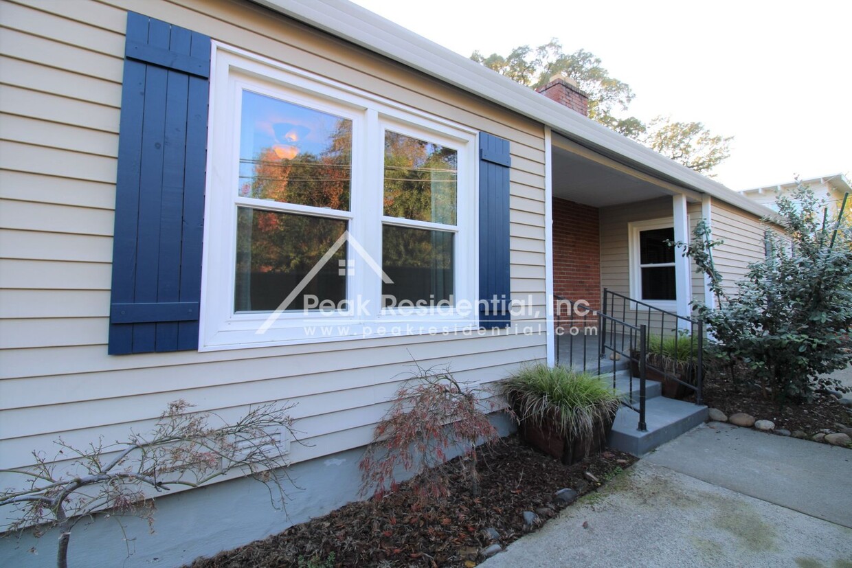 Primary Photo - Updated 3bd/1ba Fair Oaks House with bonus...