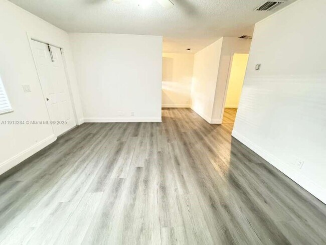 Foto del edificio - 405 SE 23rd Ave