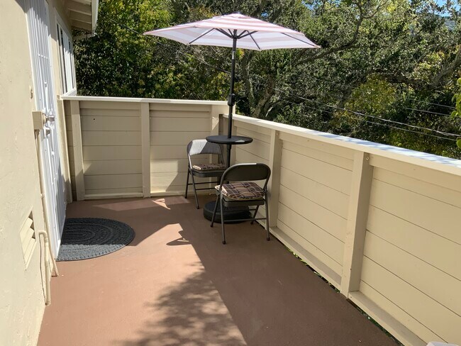 Entry Deck - 12 Thomas Ct