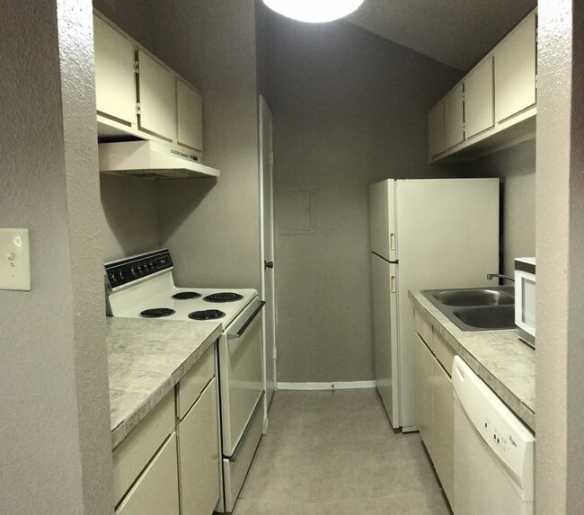 A- Cocina - Wilshire Park Apartments