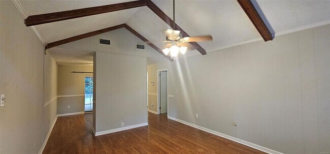 Building Photo - 842 Loder St