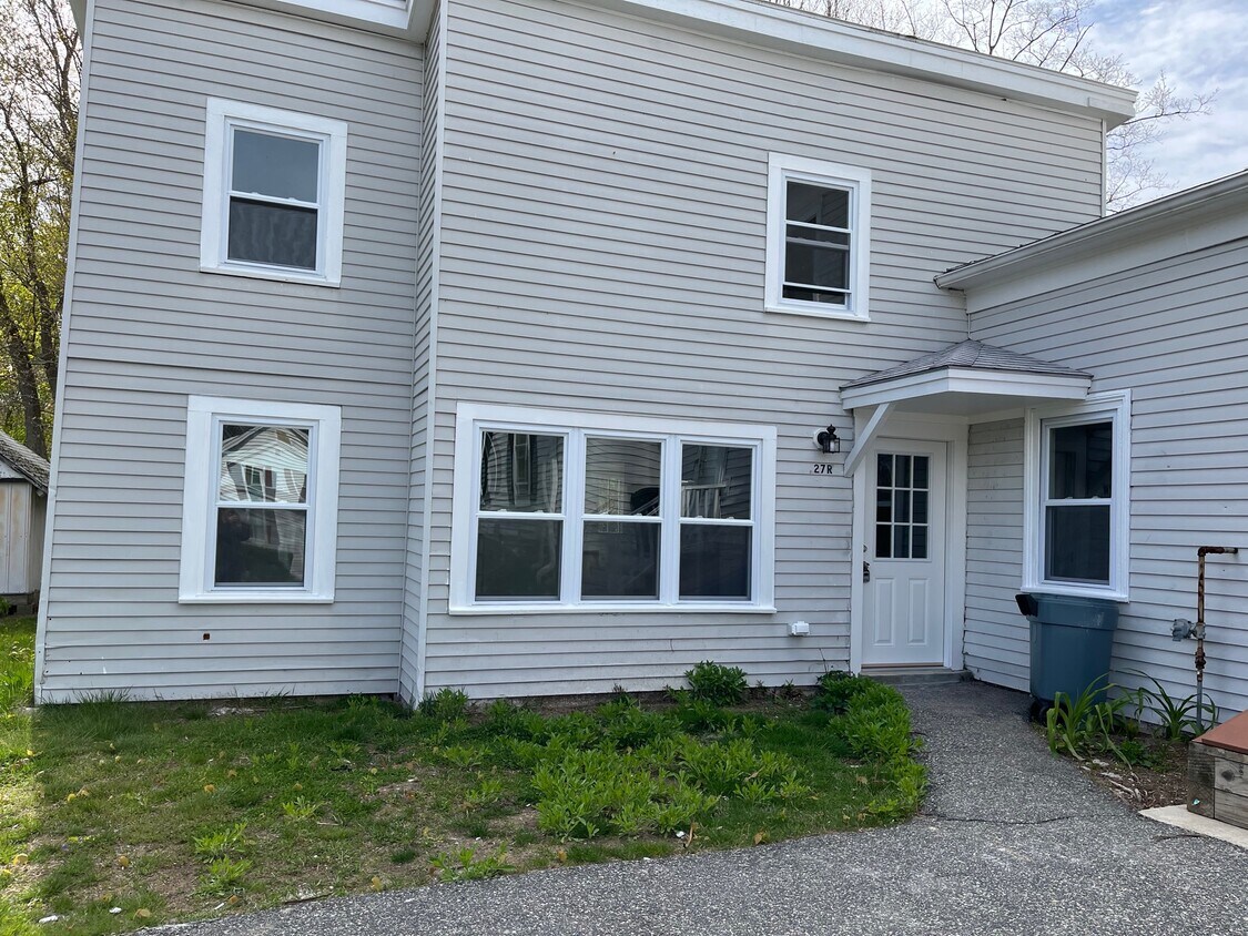 27 Pleasant St Unit 1R, Middleton, MA 01949 Condo for Rent in