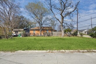 Building Photo - 1115 Bigelow St