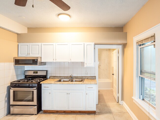 Kitchen - 3101 Central Ave NE
