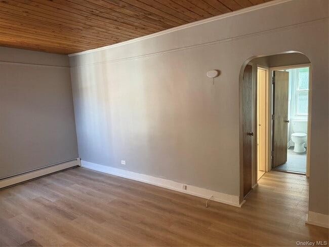 Building Photo - 572 Warburton Ave