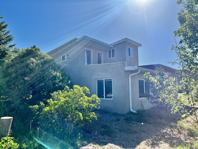 Building Photo - 13 Flor Azul Rd