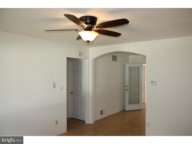 Foto del edificio - 430 State College Rd