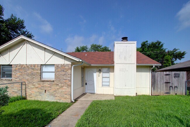 Building Photo - N. Cooper Duplex