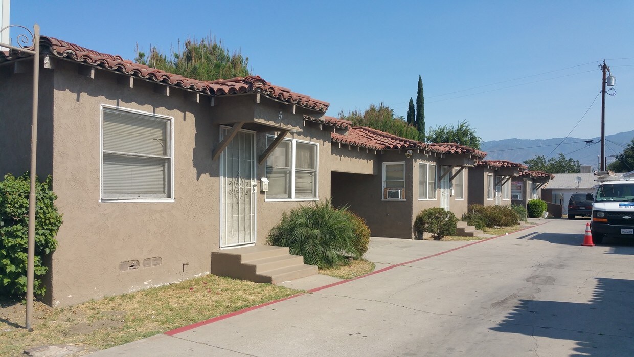 Primary Photo - 25660 Base Line St