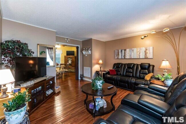 Building Photo - 831 Shari Ct