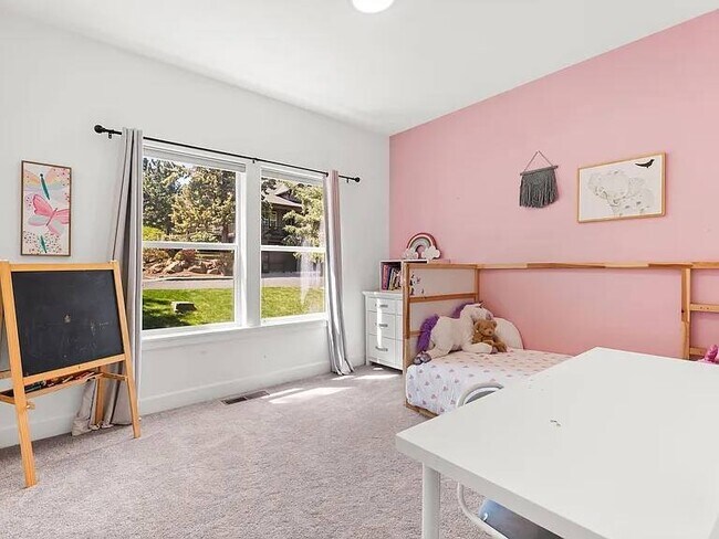 Foto del edificio - 3256 NW Bungalow Dr