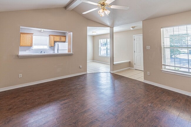 Foto del edificio - Available for January Move in! 3 Bedroom 3 Bathroom Duplex with Fenced Yard!